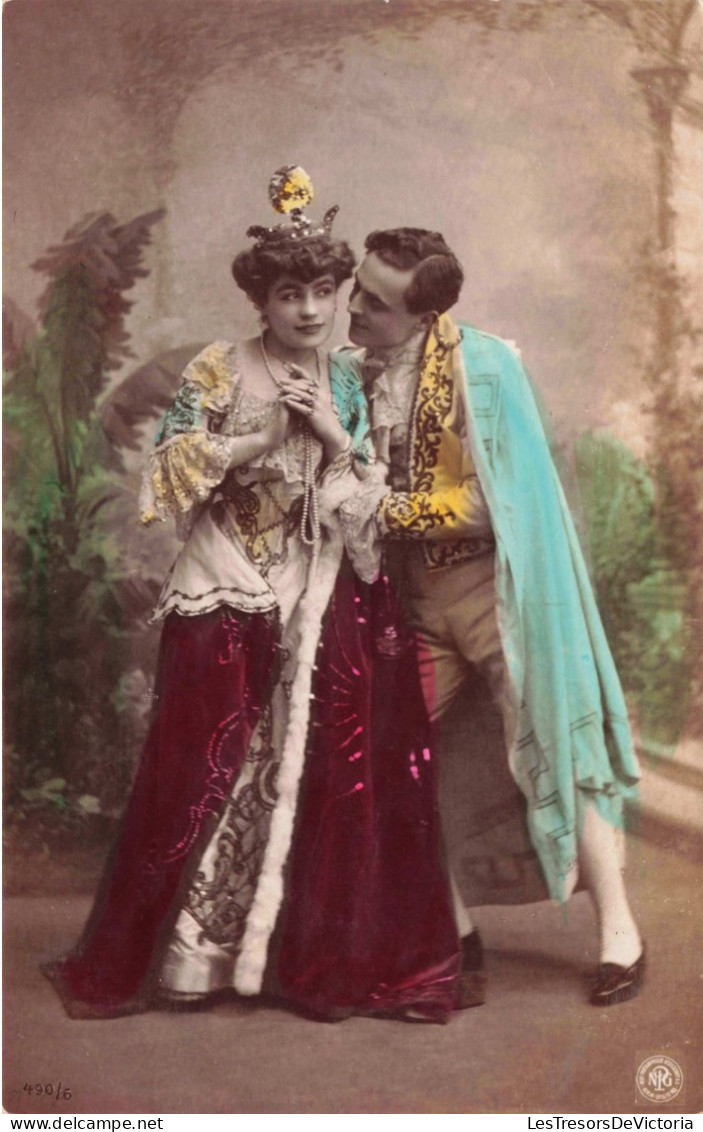 COUPLE - Couple Déguisé En Roi Et Reine - Colorisé - Carte Postale Ancienne - Paare