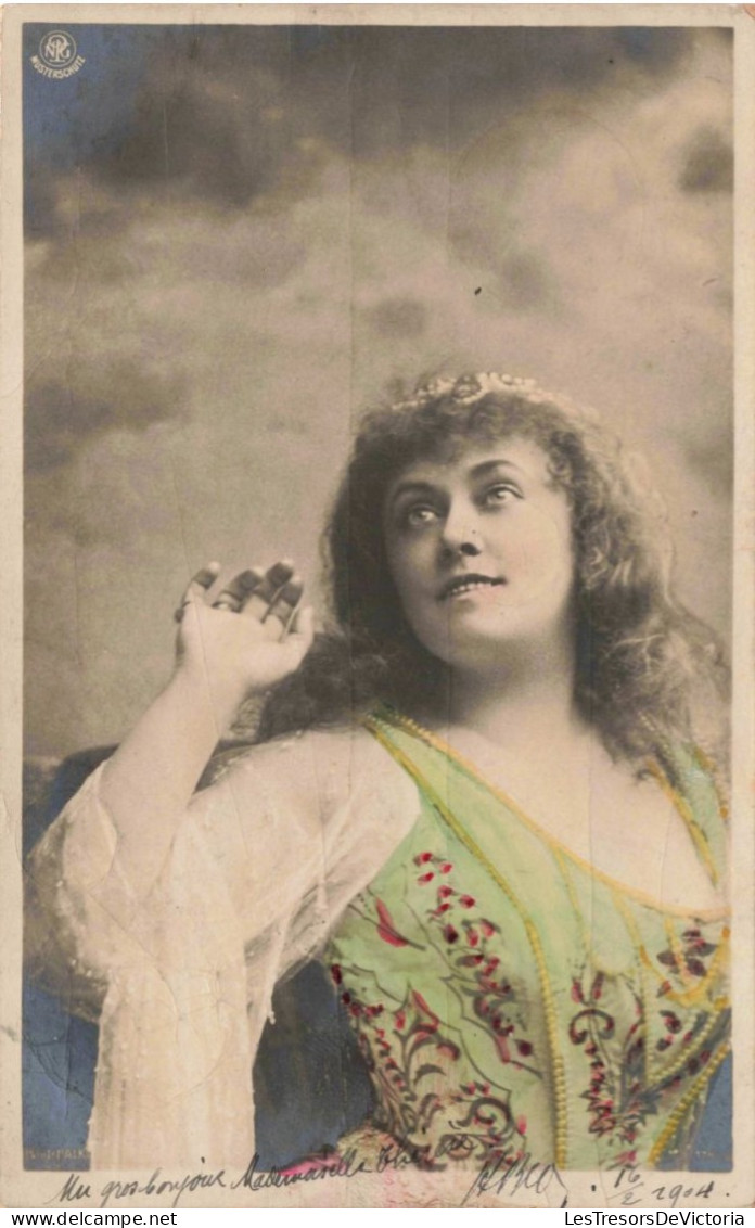 SPECTACLE - Femme En Tenue De Scène - Colorisé - Carte Postale Ancienne - Theatre