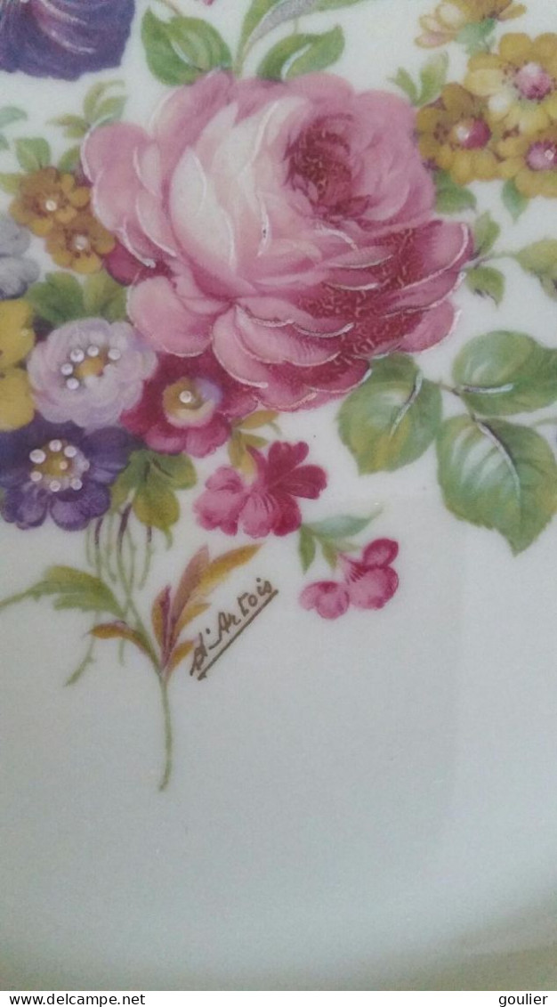 Assiette En Porcelaine.Fleurs Polychromes. - Limoges (FRA)