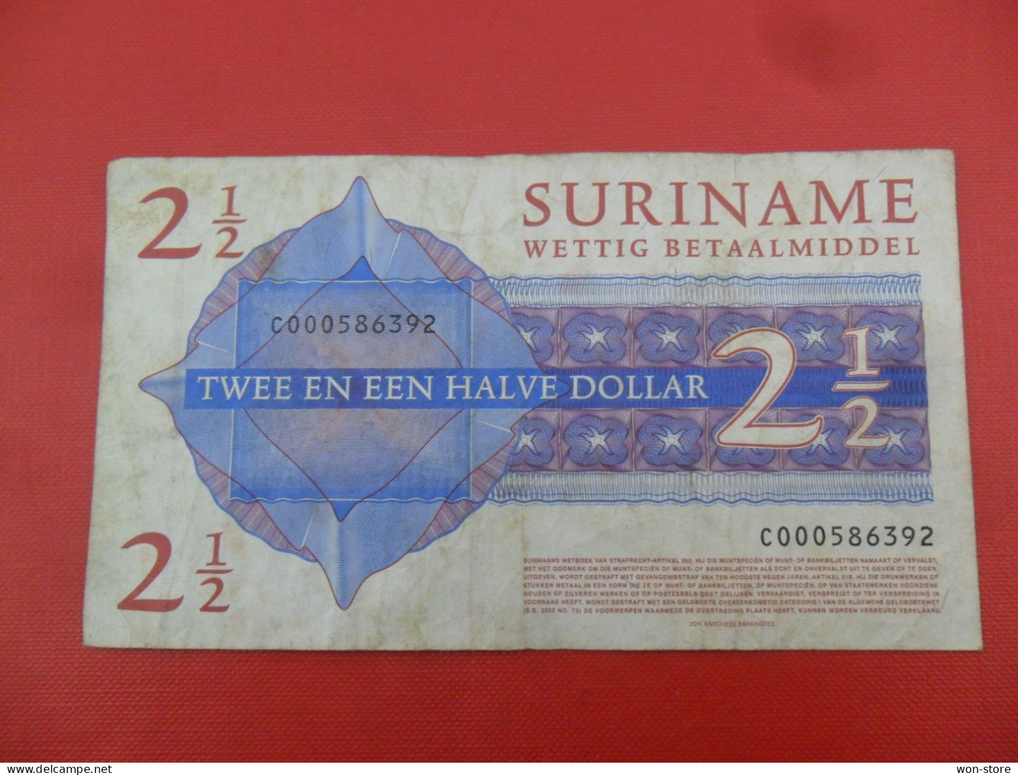 9639 - Suriname 2 1/2 Dollars 2004 - P-156 - Suriname