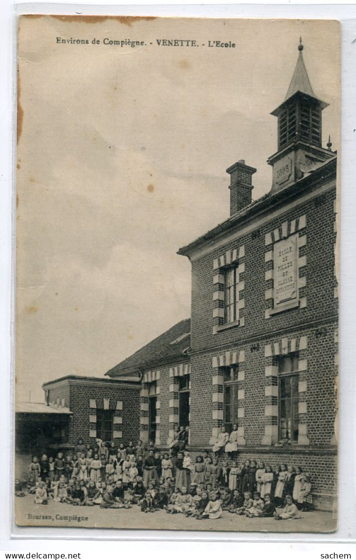 60 VENETTE   Ecolieres Cour De Récréation Ecole De Filles Environs De Compiegne 1918  /DS 2014 - Venette