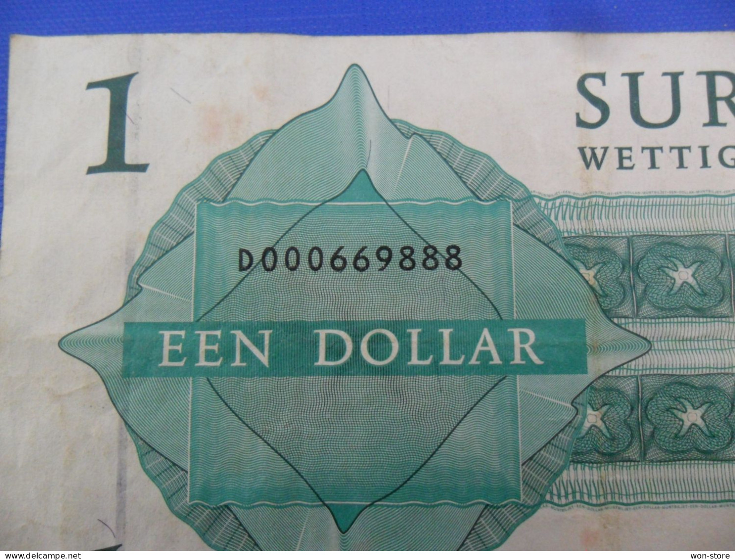 8458 - Suriname 1 Dollar 2004 - Surinam