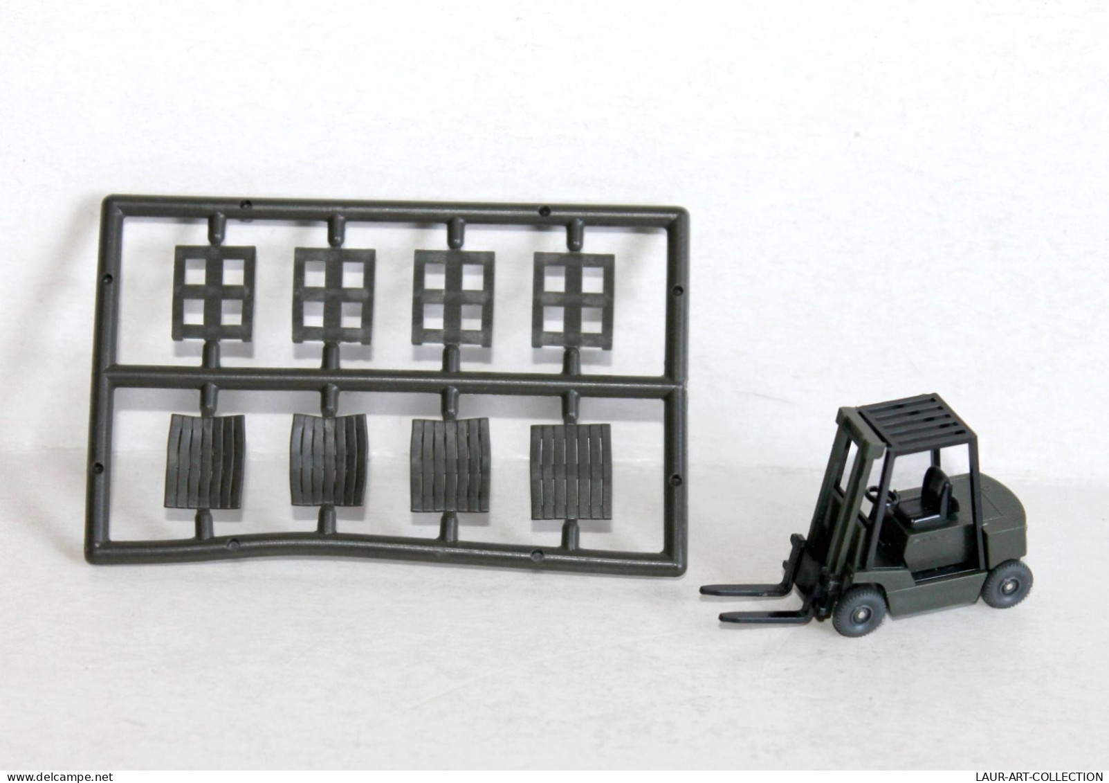 WIKING FENWICK, CHARIOT ELEVATEUR, BERLIN-W STILL R 70 TRAGKRAFT 2.5T + PALETTES - MODELE REDUIT  (1712.32) - Massstab 1:87