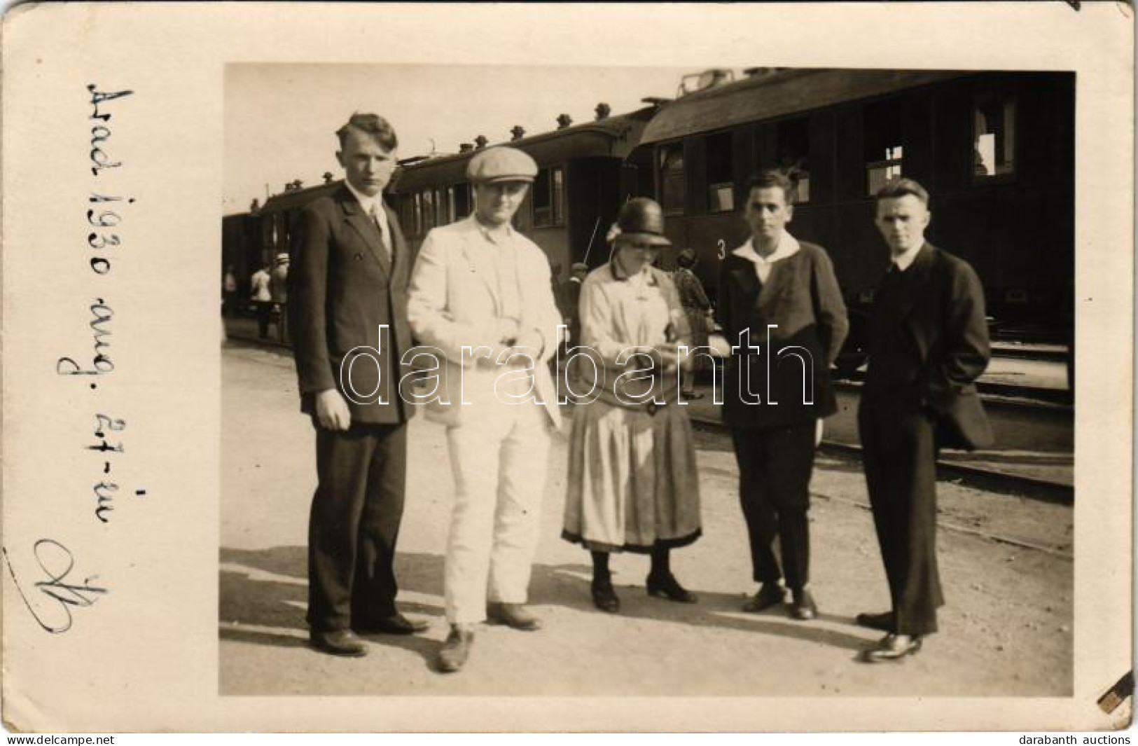 * T2/T3 1930 Arad, Csoportkép A Vasútállomáson, Vonat / Railway Station. Photo (EK) - Unclassified