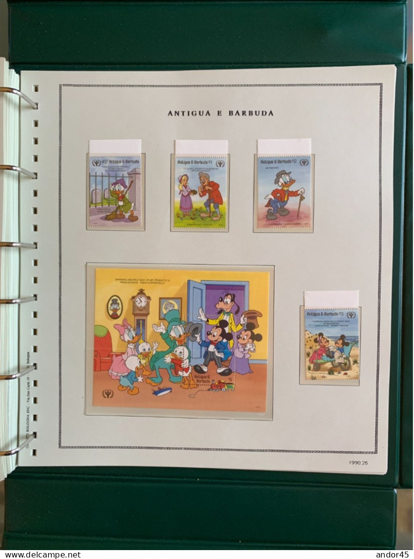 1990 ANNATA COMPLETA COLLEZIONE WALT DISNEY DA TUTTE LE PARTI DEL MONDO  MONTATA SU ALBUM CONTENENTE   FRANCOBOLLI SINGO