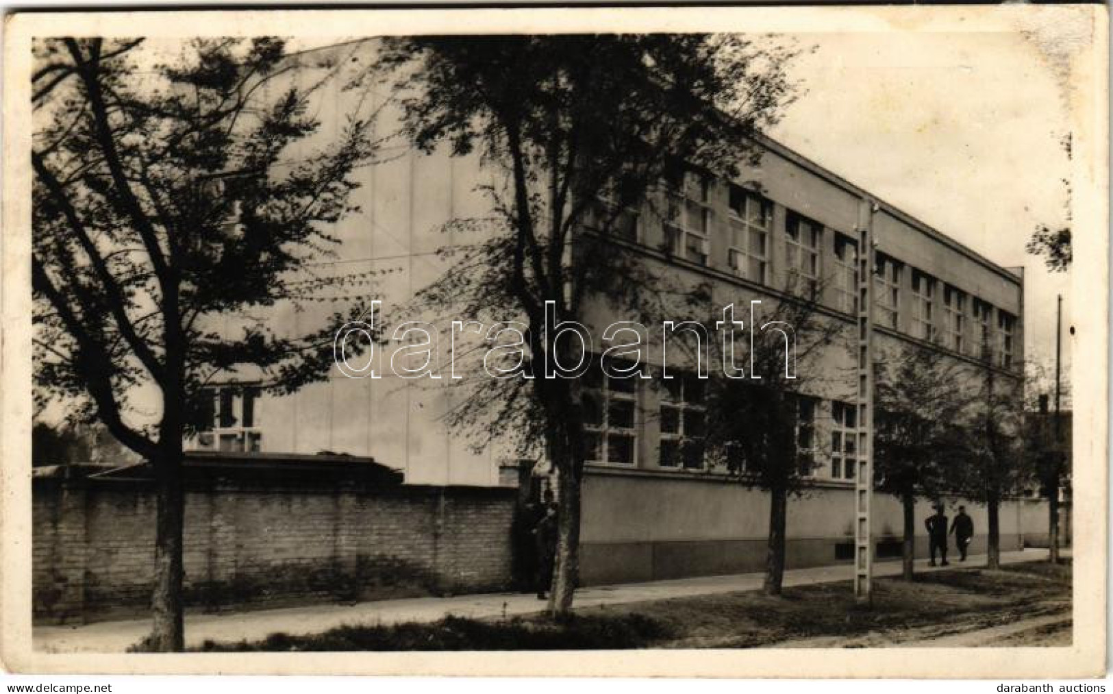 T2/T3 1943 Újverbász, Novi Vrbas (Verbász, Vrbas); Elemi Iskola / Elementary School (ragasztónyom / Glue Marks) - Ohne Zuordnung