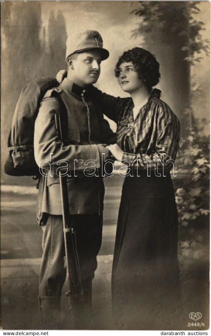 * T3 Első Világháborús Magyar Katona Kedvesével / WWI K.u.k. Hungarian Soldier With His Love, Hungaria Photo (Rb) - Unclassified