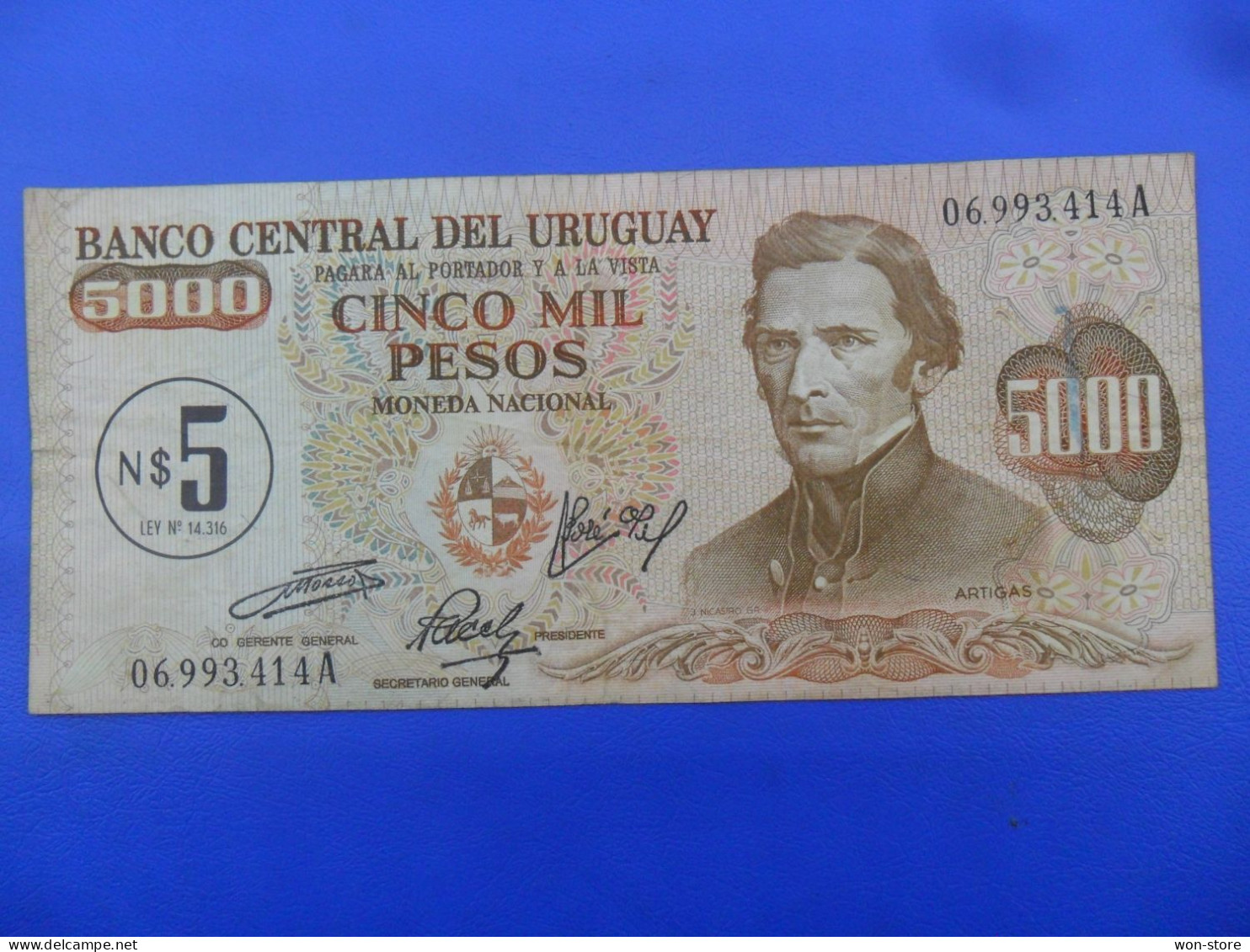 7669 - Uruguay 5 Nuevos Pesos 1975 - Uruguay