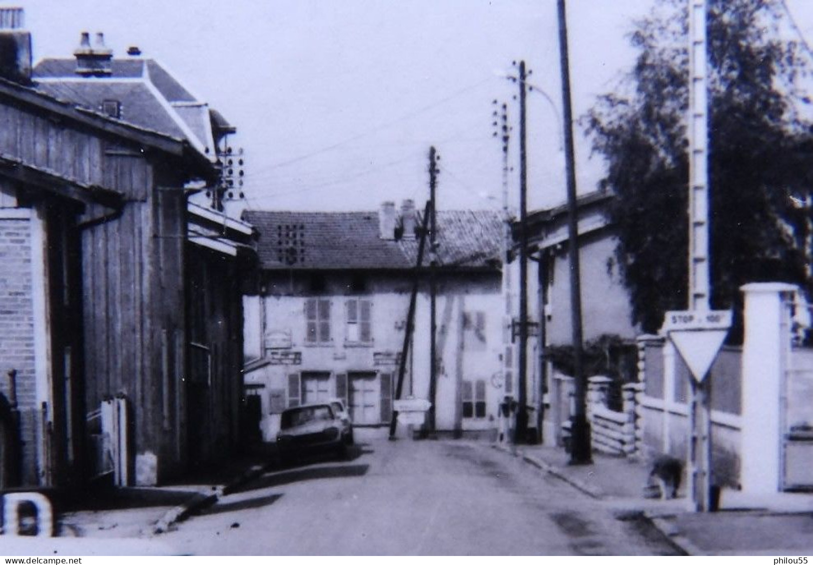 Cpsm 51 GIVRY En ARGONNE , Rue De L Argonne Cafe Au Petit Tonneau Tracteur, PUB Champigneulles, Photographe, Voitures - Givry En Argonne