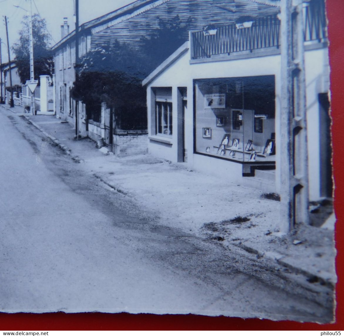 Cpsm 51 GIVRY En ARGONNE , Rue De L Argonne Cafe Au Petit Tonneau Tracteur, PUB Champigneulles, Photographe, Voitures - Givry En Argonne