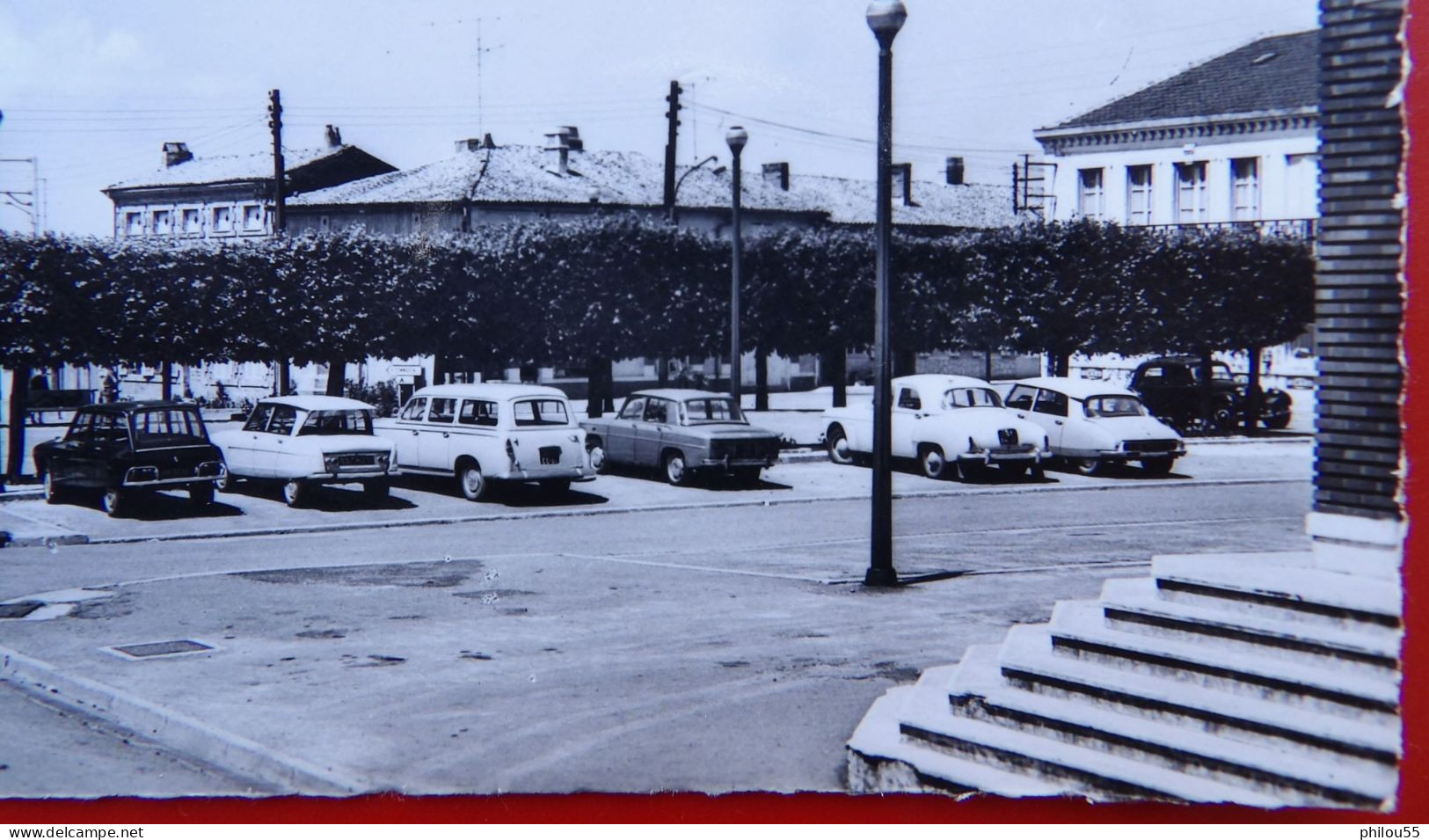 RARE Cpsm 51 GIVRY En ARGONNE ,  Place De La Halle   Voitures Anciennes,PUB - Givry En Argonne