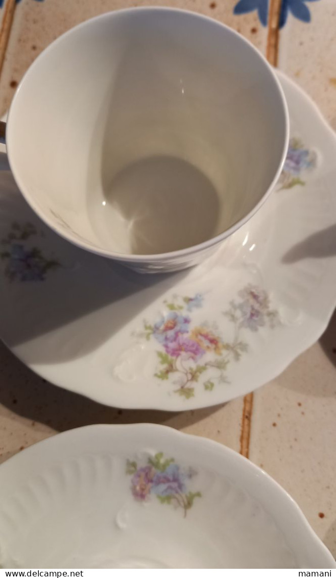 Lot de tasses et autre