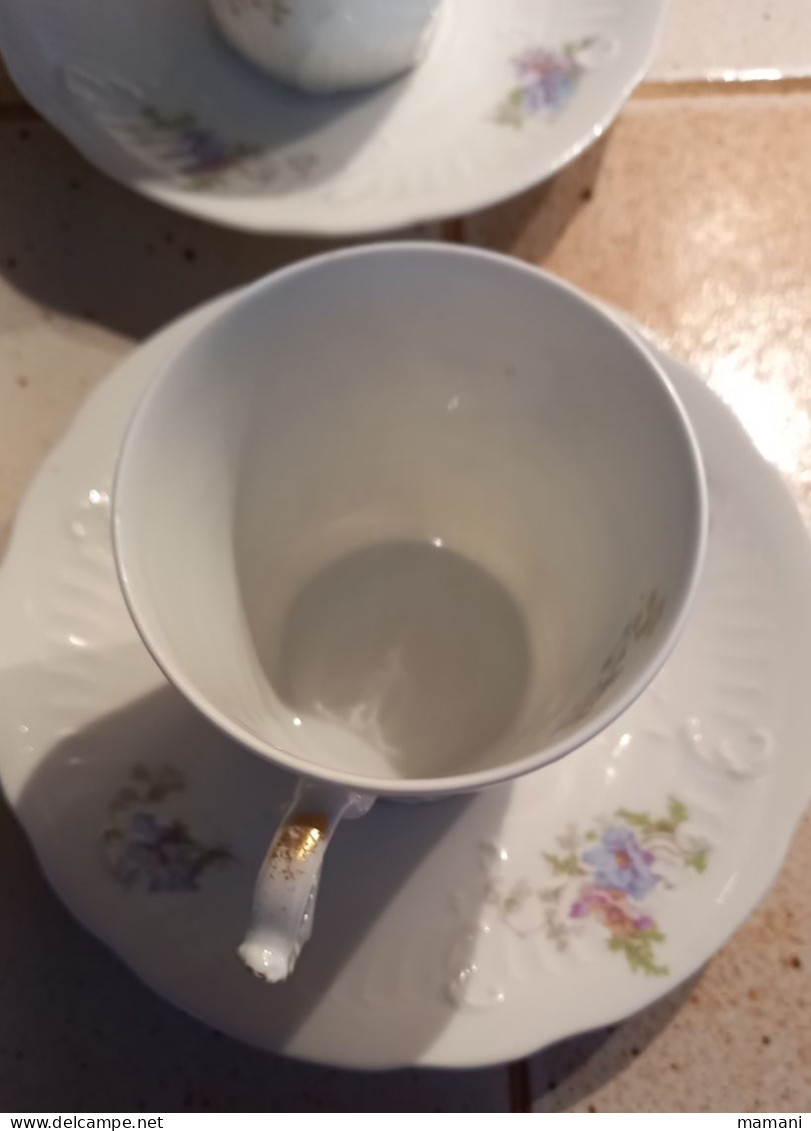 Lot de tasses et autre