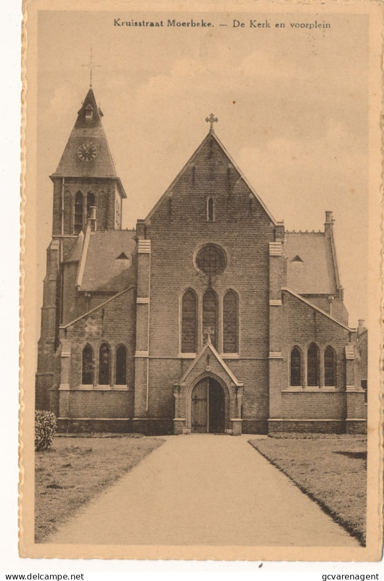 MOERBEKE   KRUISSTRAAT  DE KERK EN VOORPLEIN    2 SCANS - Moerbeke-Waas