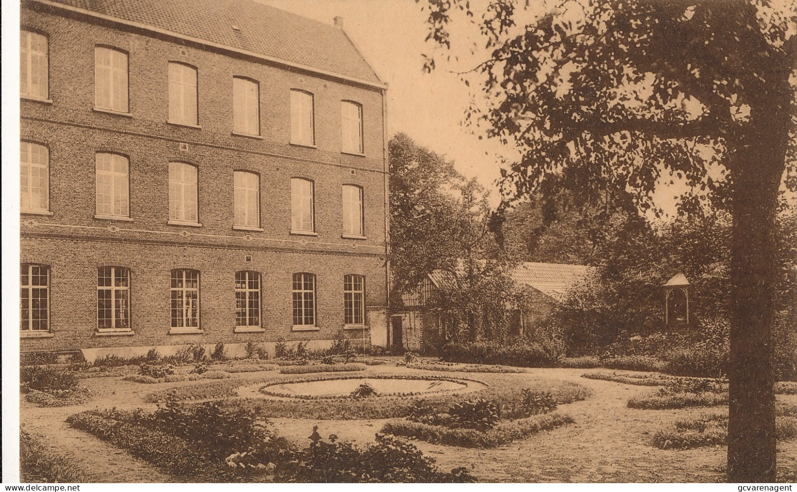 LOKEREN  ST.ANTONIUS COLLEGE  MINDERBROEDERS     BINNENHOFJE               2 SCANS - Lokeren