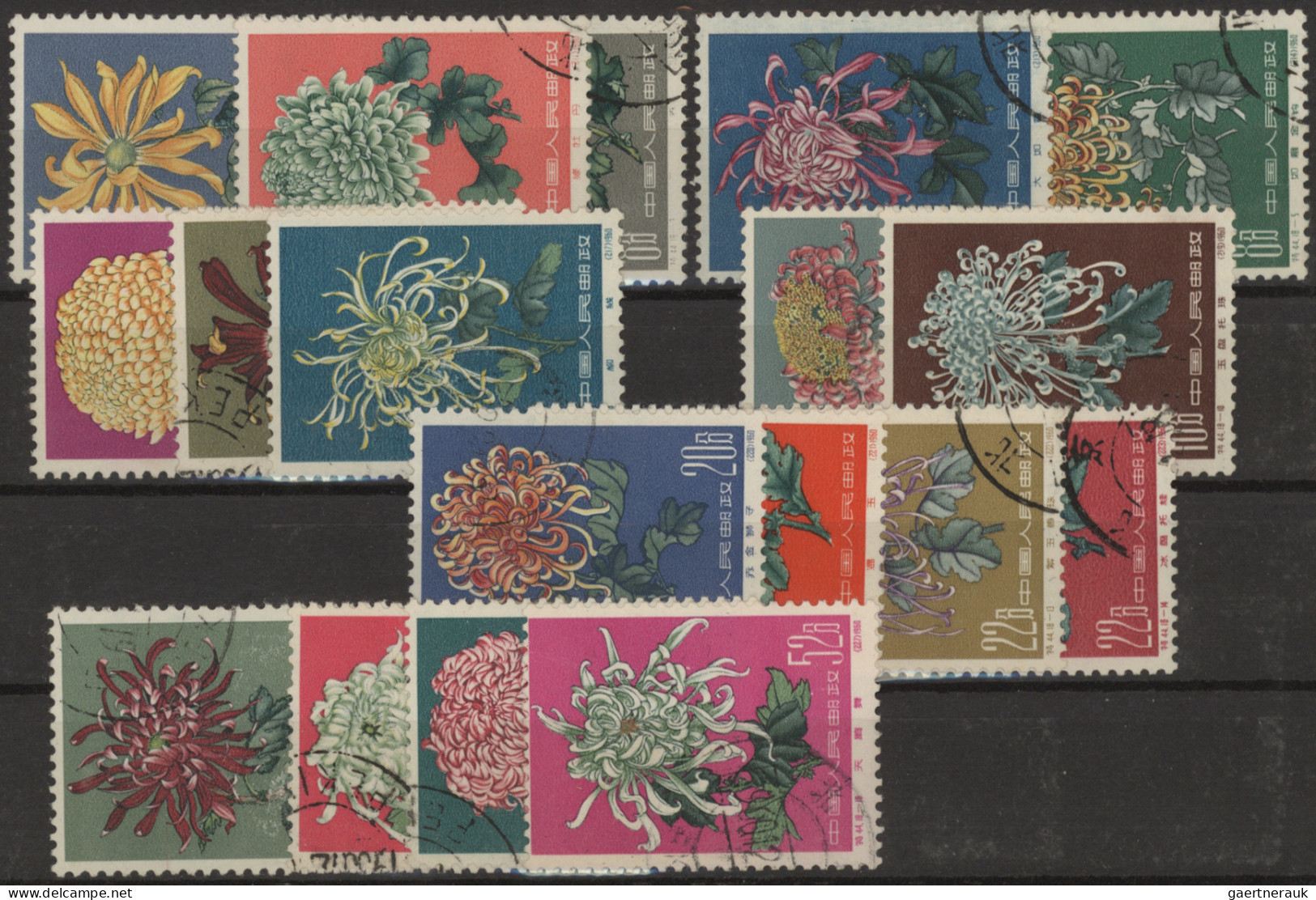 China: 1898/1960, Collection On Album Pages Starting From The Coiling Dragon Iss - 1912-1949 République