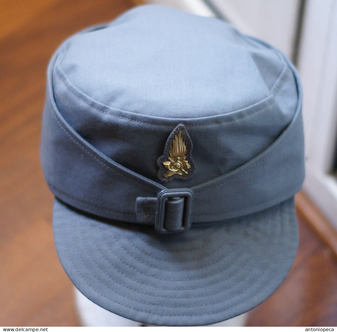 ITALY, ITALIAN GUARDIA DI FINANZA SERVICE CAP AND INSIGNA - Casques & Coiffures