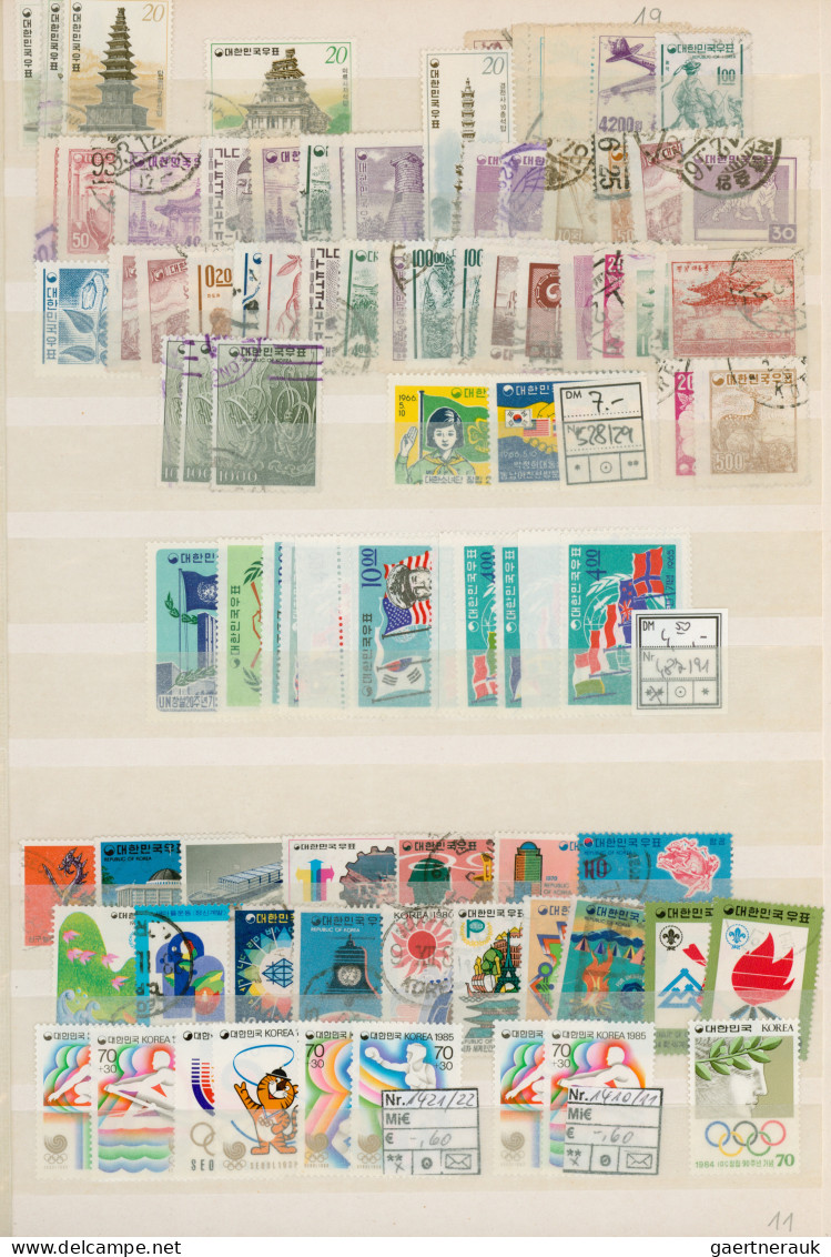 Asia: 1920/1990 (ca.), Comprehensive Accumulation In A Thick Album, Stuffed Very - Autres - Asie