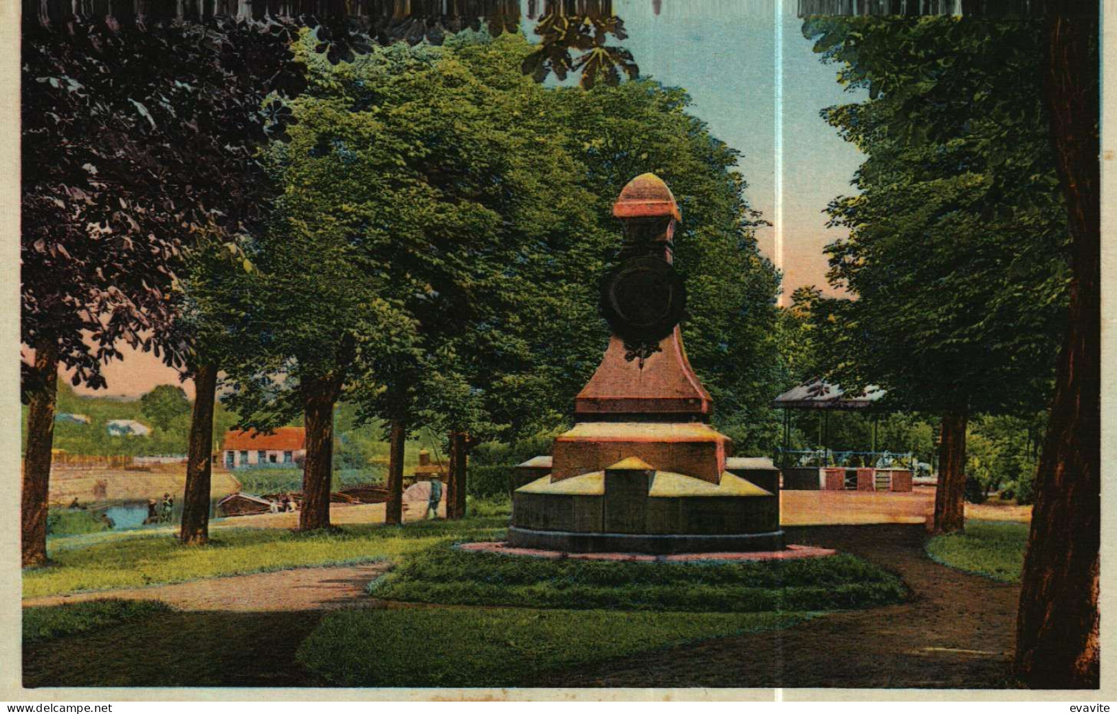 CPA   59     LANDRECIES  Le Jardin Public Et Le Monument Aux Morts - Landrecies