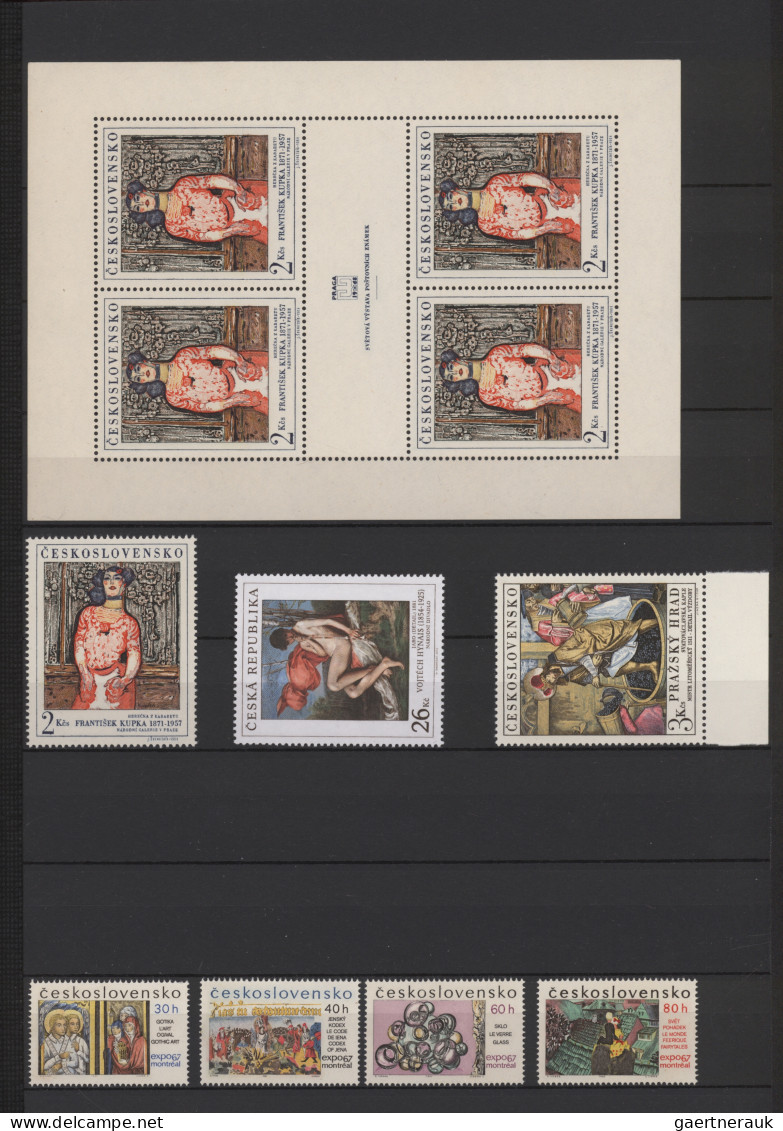 Czechoslowakia: 1918/1975 (ca.), Zumeist Postfrischer Dublettenposten In Einem D - Unused Stamps