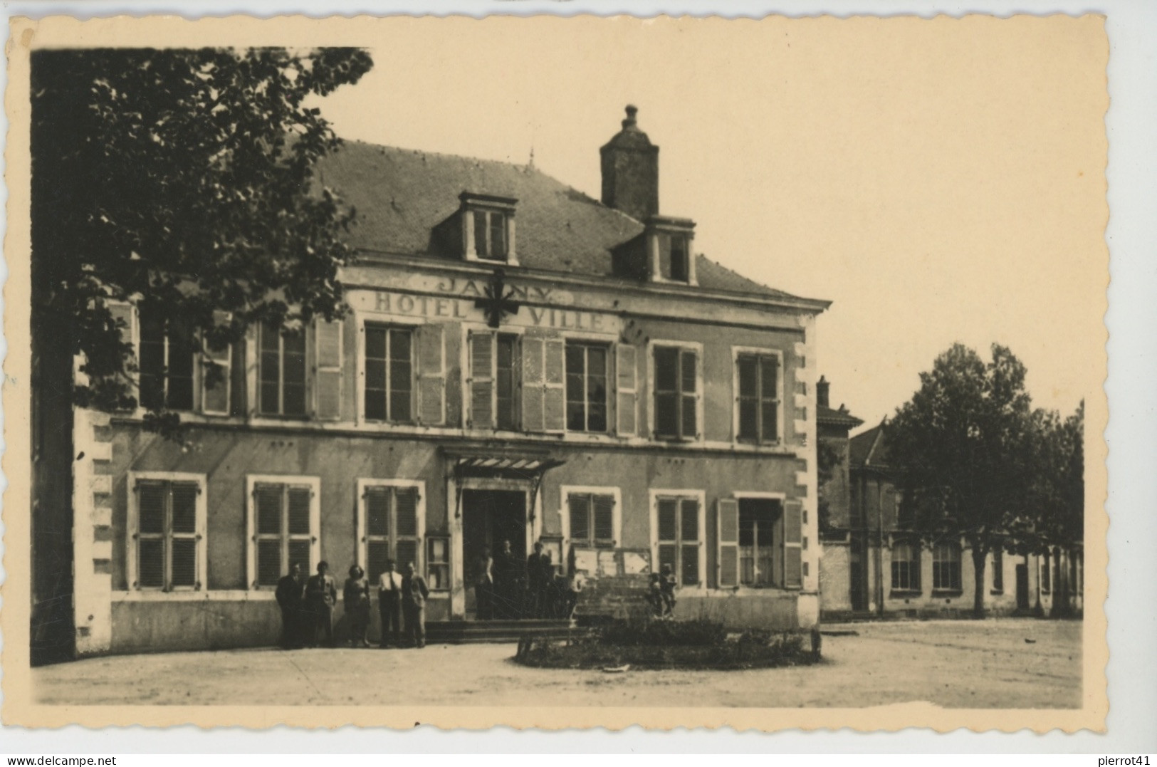 JARNY - Hôtel De Ville Et Groupe Scolaire Alfred Mézières - Jarny