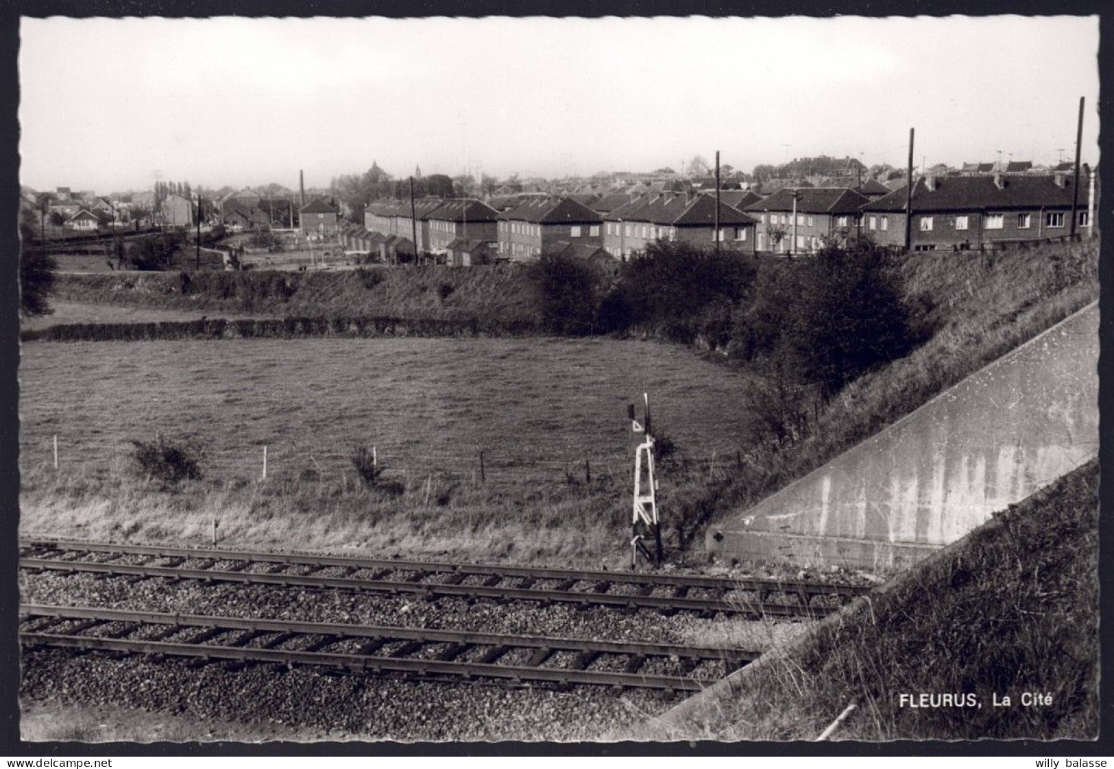 +++ CPSM - FLEURUS - La Cité   // - Fleurus