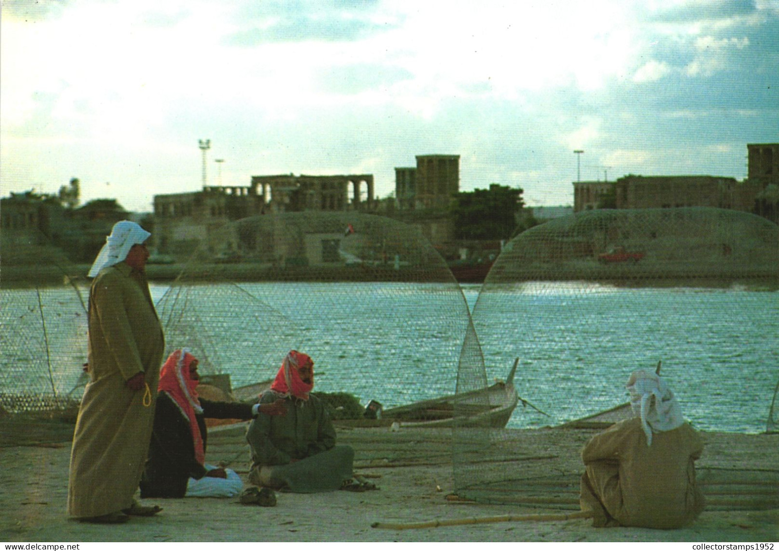 DUBAI, FISHERMEN, UNITED ARAB EMIRATES, RIVER - Dubai