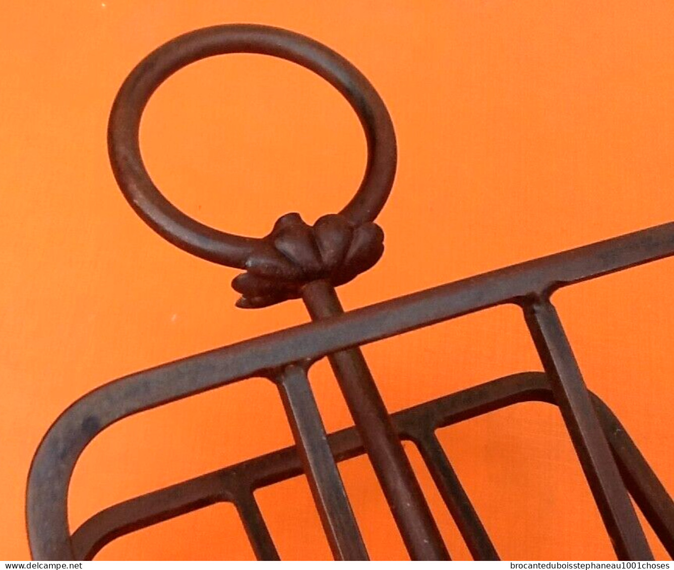 Design Minimaliste Et Fonctionnel  Ancien Porte-revues / Livres Prise En Anneau - Ironwork