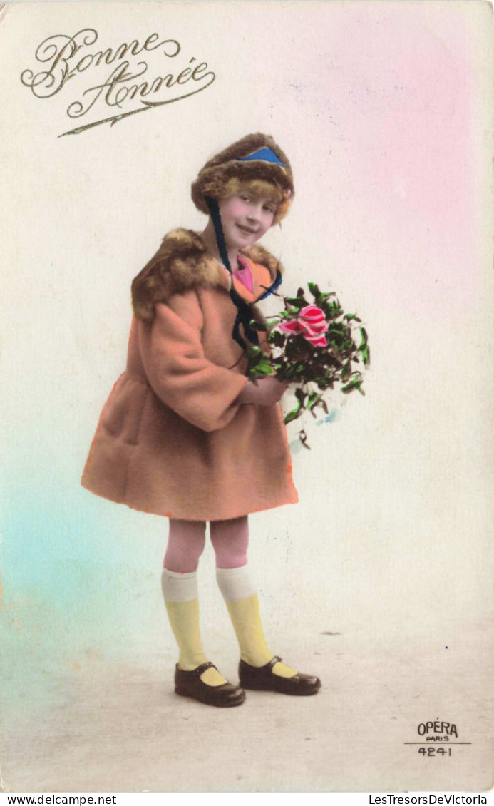 ENFANTS - Bonne Année - Petite Fille En Manteau - Colorisé - Carte Postale Ancienne - Gruppi Di Bambini & Famiglie