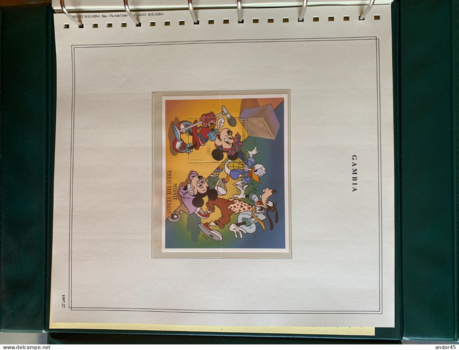 1997 ANNATA COMPLETA COLLEZIONE WALT DISNEY DA TUTTE LE PARTI DEL MONDO  MONTATA SU ALBUM CONTENENTE   FRANCOBOLLI SINGO