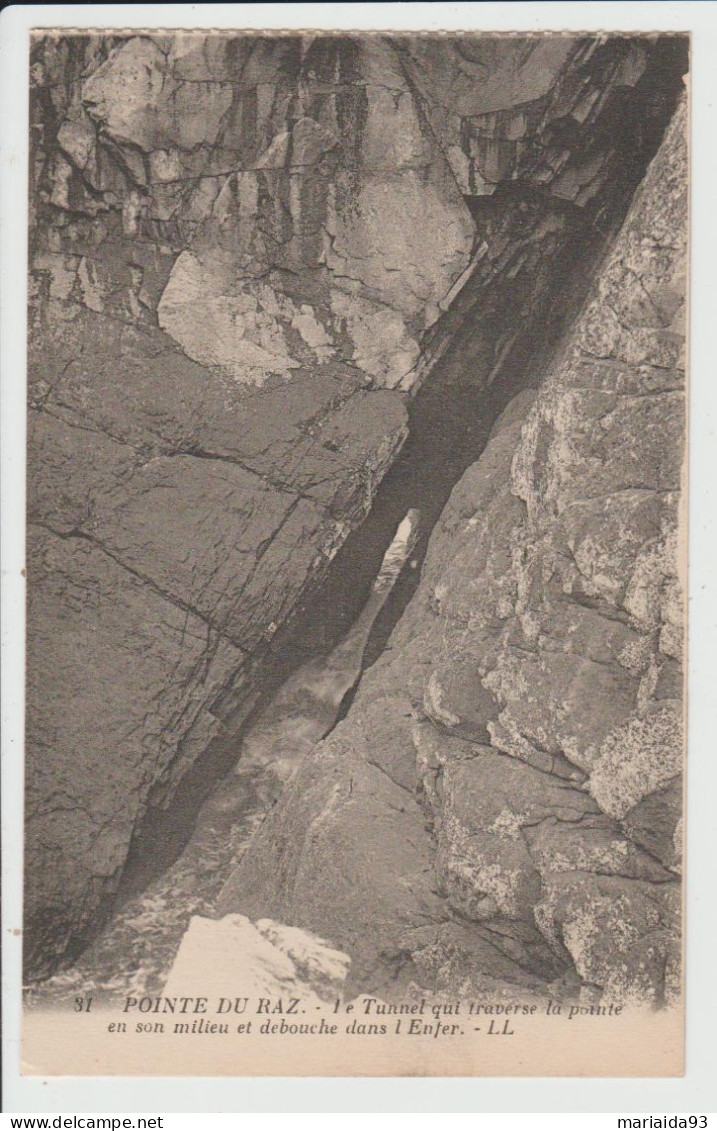 PLOGOFF - FINISTERE - POINTE DU RAZ - LE TUNNEL QUI TRAVERSE LA POINTE EN SON MILIEU ET DEBOUCHE DANS L'ENFER - Plogoff