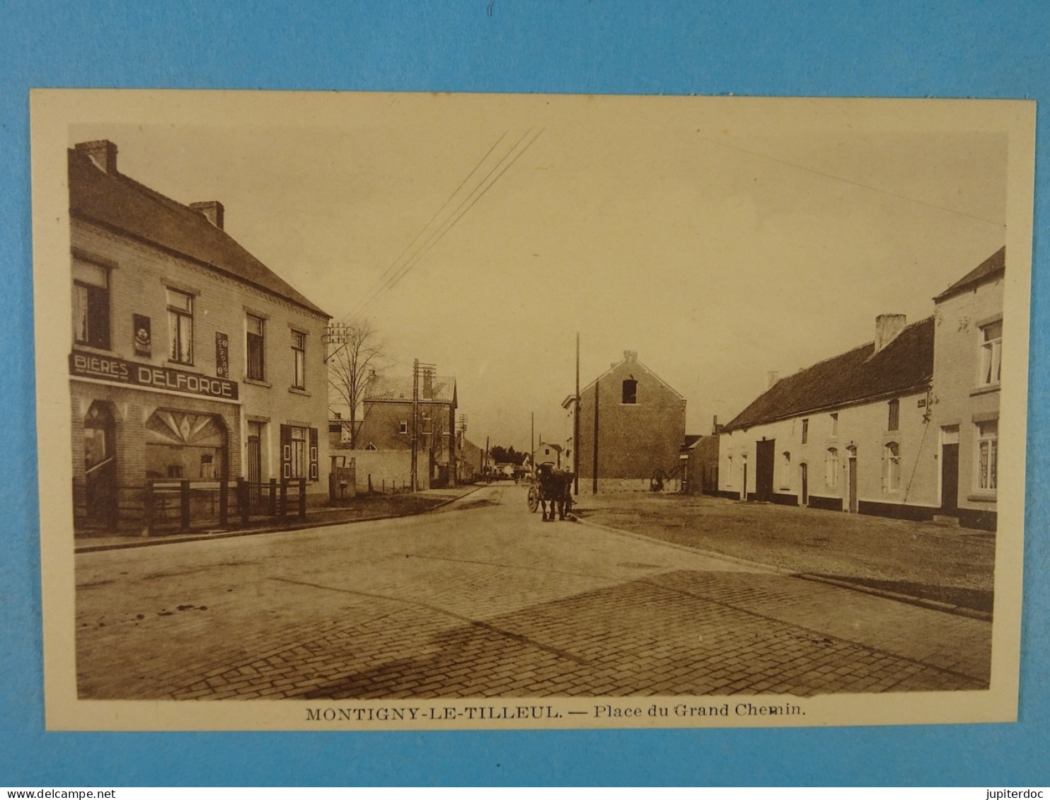 Montigny-le-Tilleul Place Du Grand Chemin - Montigny-le-Tilleul