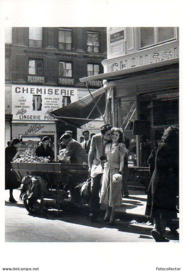 Paris : Couple Amoureux Par Doisneau - Doisneau