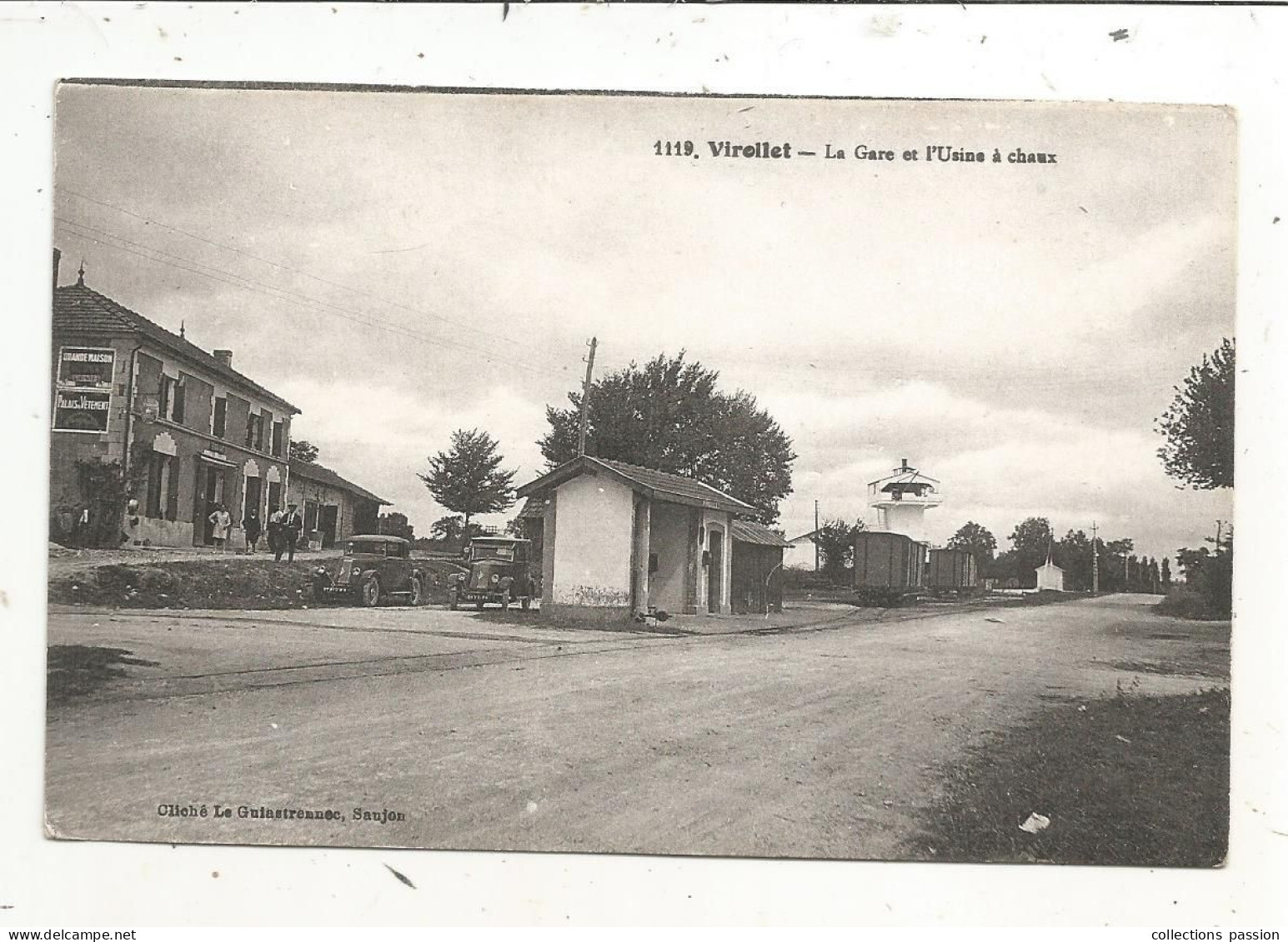 Cp, Chemin De Fer,  La Gare Avec Trains Et L'usine à Chaux, Automobiles, 17, VIROLLET, Vierge - Gares - Avec Trains