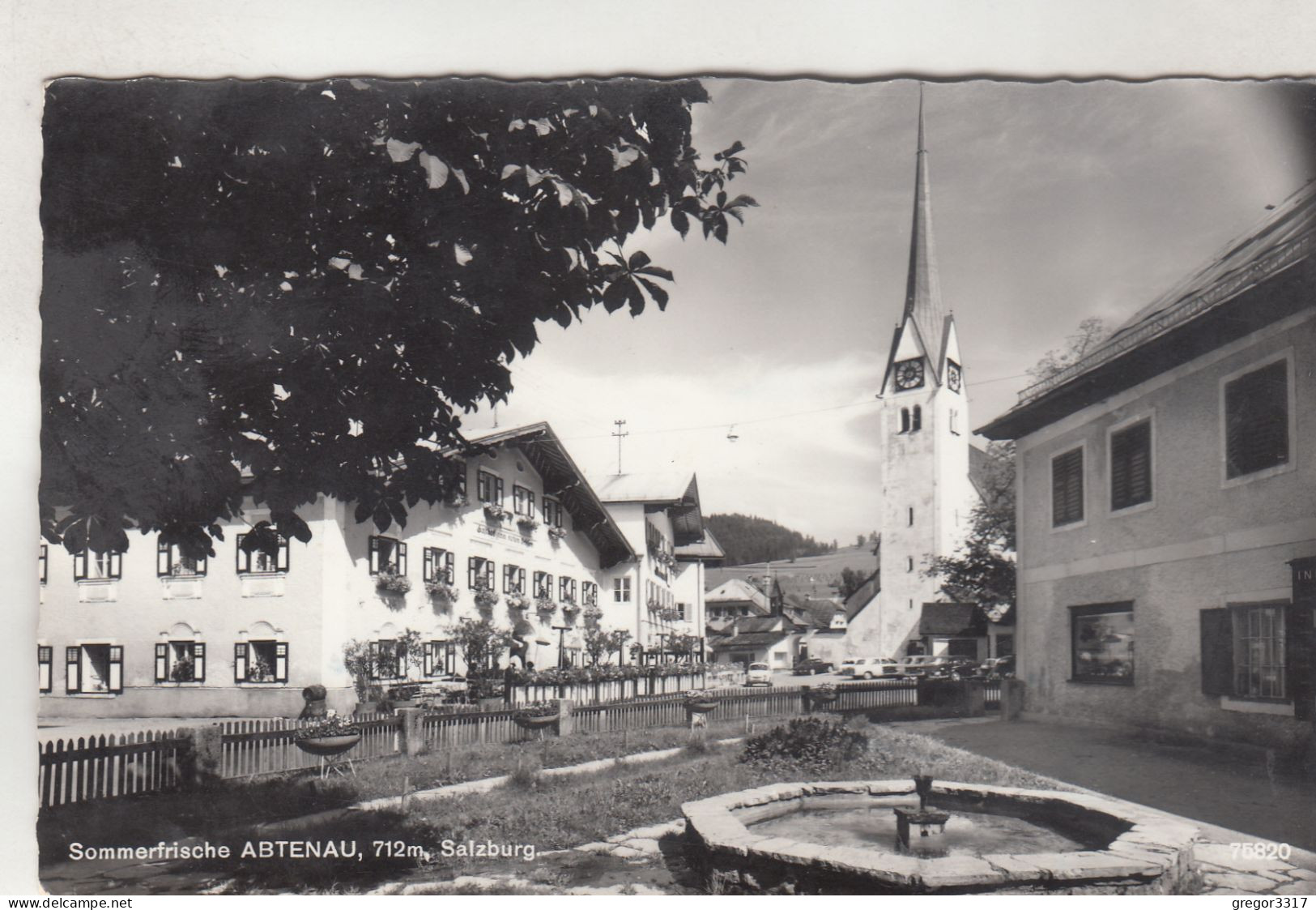 D5507) ABTENAU - Salzburg - Brunnen Holzzaun Häuser U. Kirche - Abtenau