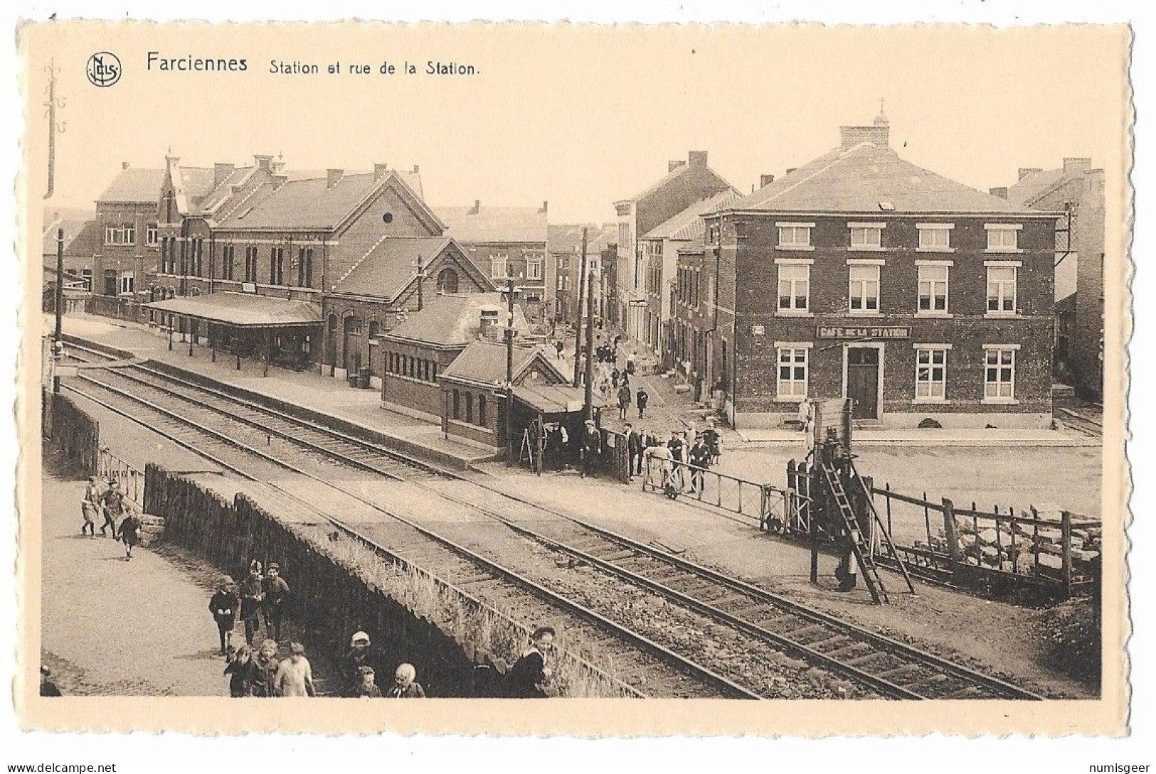 FARCIENNE --  Station Et Rue De La Station ( Animée ) - Farciennes