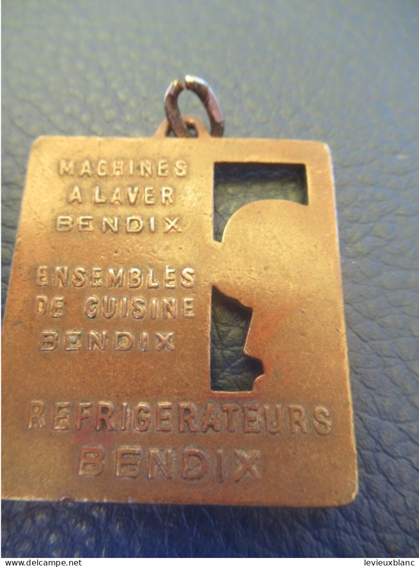 Porte-clé Ancien / BENDIX / Machines à Laver - Ensembles De Cuisines - Réfrigérateurs/ Vers 1955-1965             POC604 - Key-rings