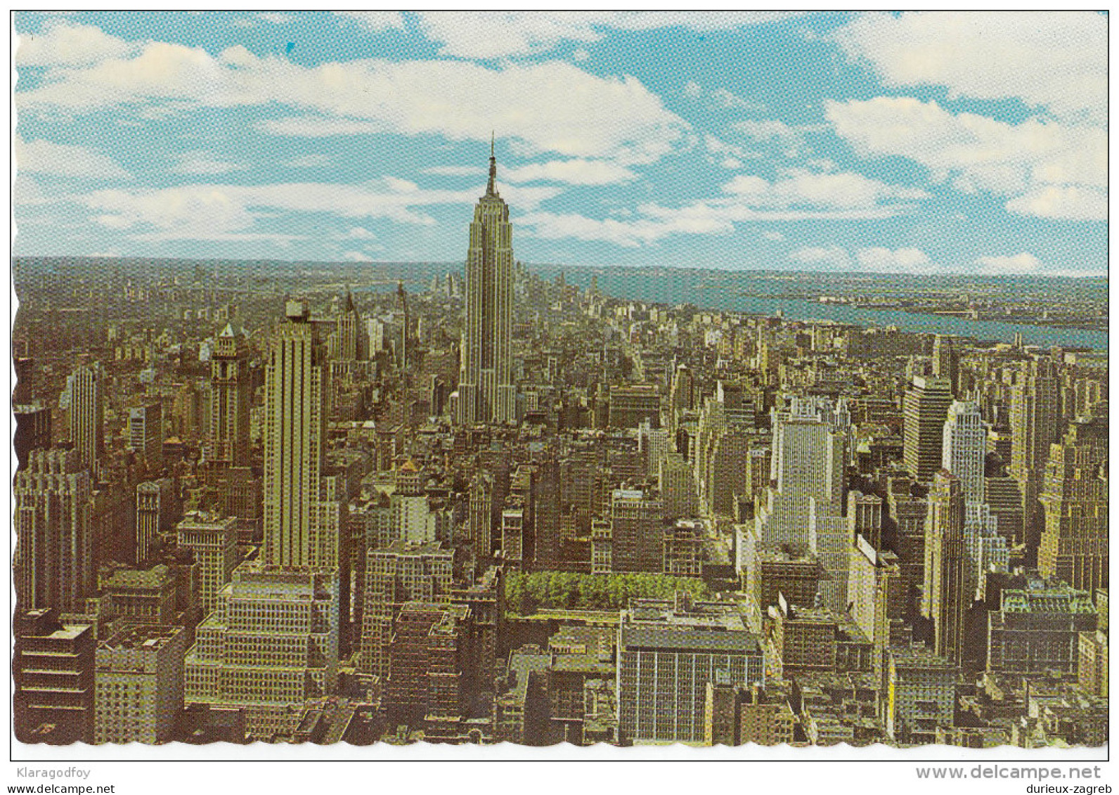 The Empire State Building And New York City Skyline Old Postcard Unused Bb151102 - Mehransichten, Panoramakarten