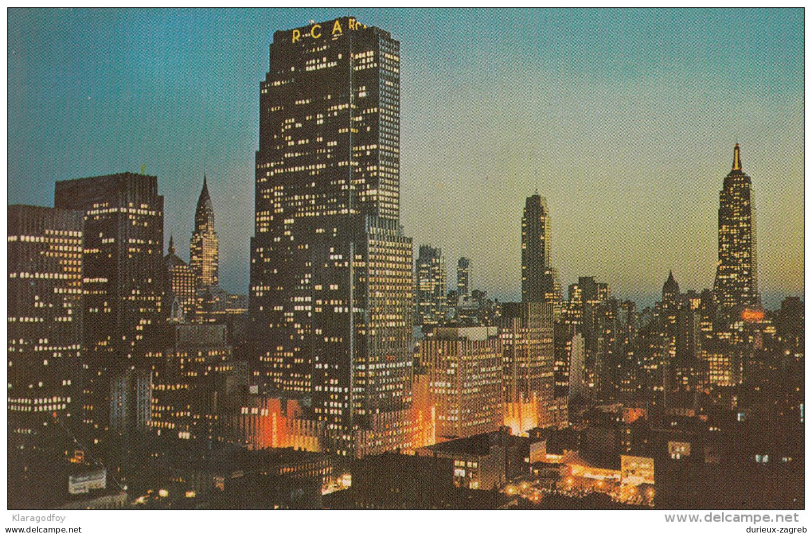 Midtown Manhattan At Night Old Postcard Travelled ? Bb151102 - Panoramische Zichten, Meerdere Zichten