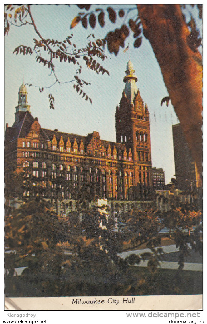 Milwaukee City Hall Old Postcard Travelled 1981 Bb160201 - Milwaukee