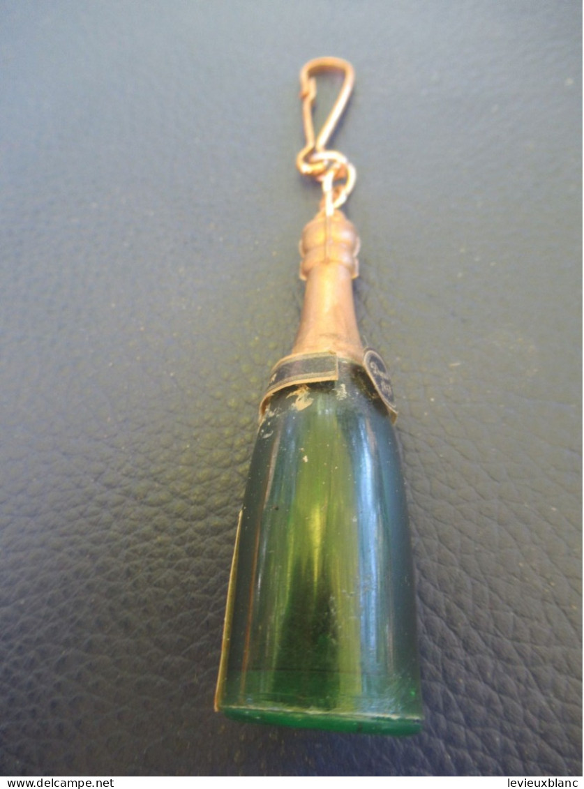 Porte-clé Ancien /Alcool/ Champagne MERCIER/ Epernay / Vers 1960-1970             POC609 - Schlüsselanhänger