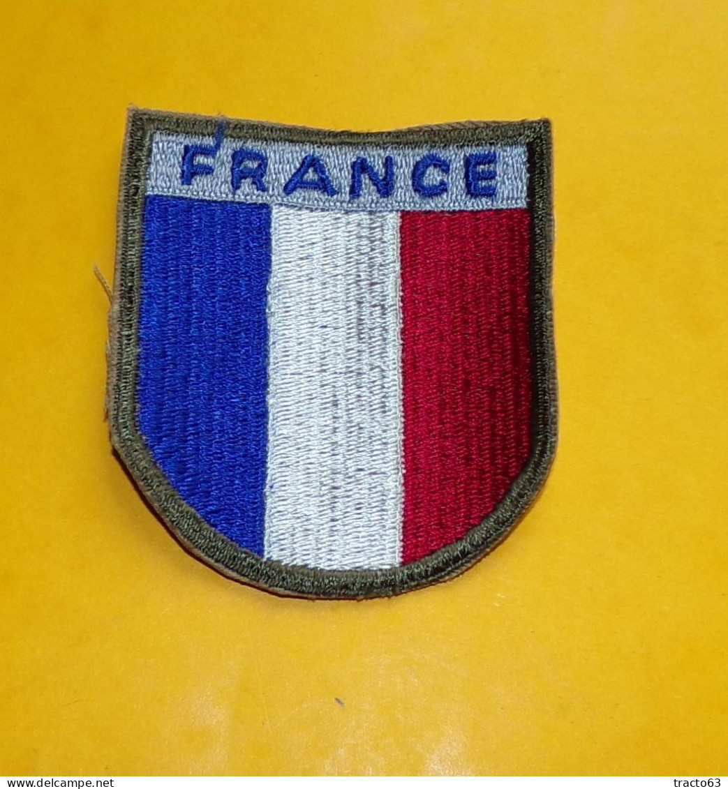 INSIGNE TISSU  : FRANCE ,INSIGNE DE NATIONALITE MODELE ANCIEN   ,BON ETAT VOIR PHOTO . POUR TOUT RENSEIGNEMENT ME CONTAC - Ecussons Tissu