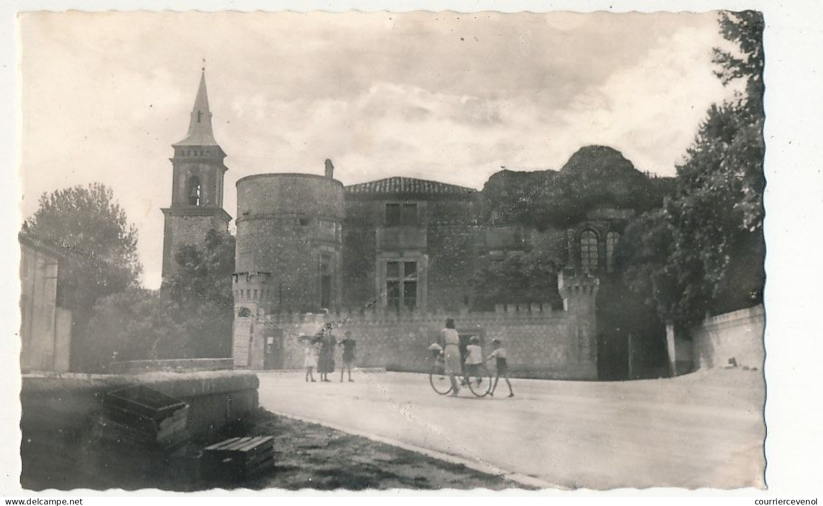 CPSM - LA ROQUE D'ANTHERON (B Du R) - L' Eglise Et Le Château - Autres & Non Classés