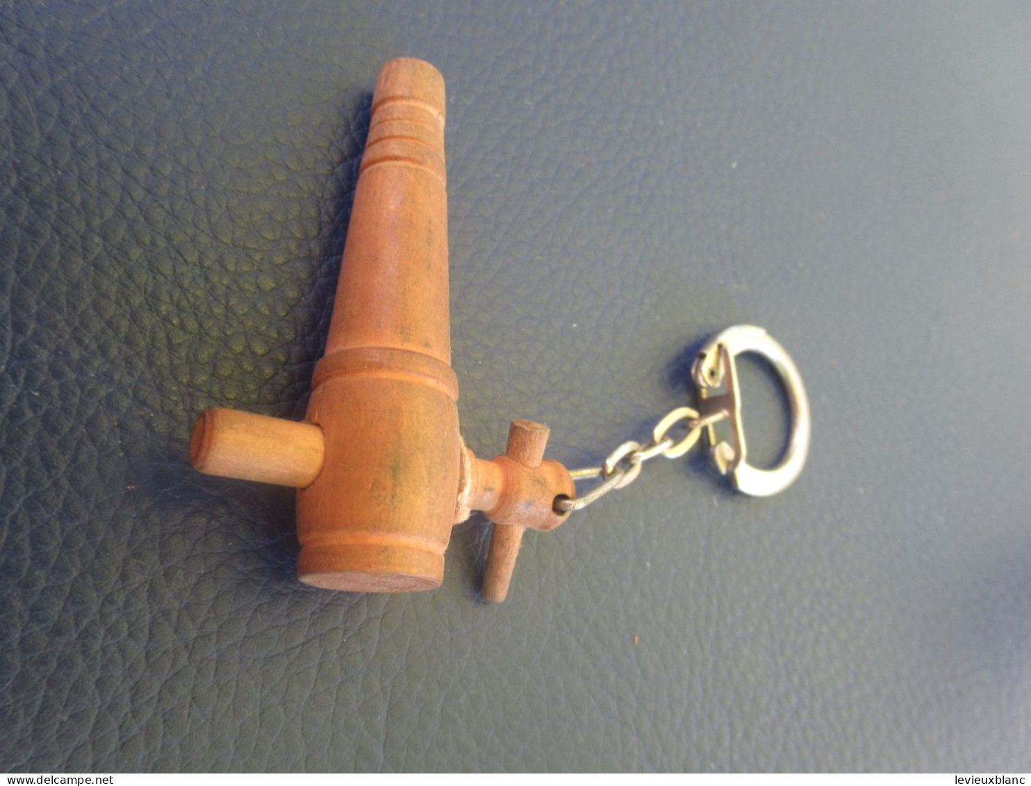 Porte-clé Ancien /Alcool /Vins  /HENRI MAIRE/ Mini Robinet En Bois De Tonneau/ Vers 1960-1970             POC622 - Key-rings