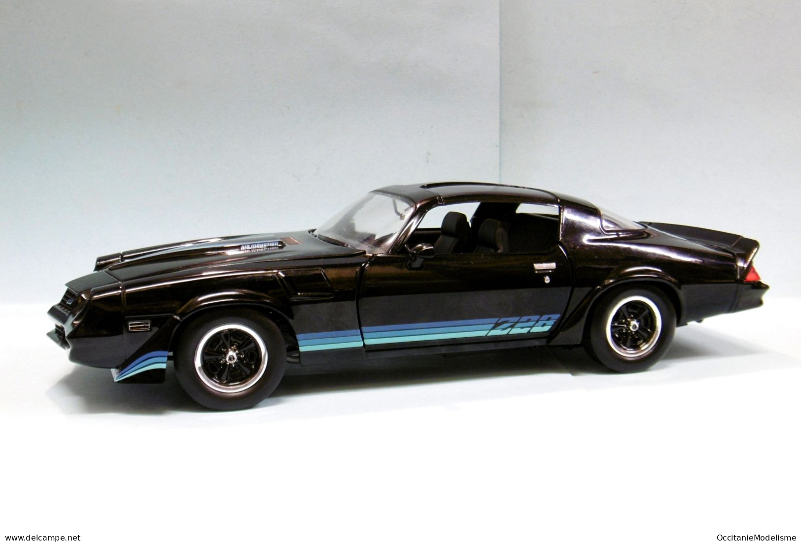 Greenlight - CHEVROLET CAMARO Z28 1981 noir réf. 13635 Neuf 1/18