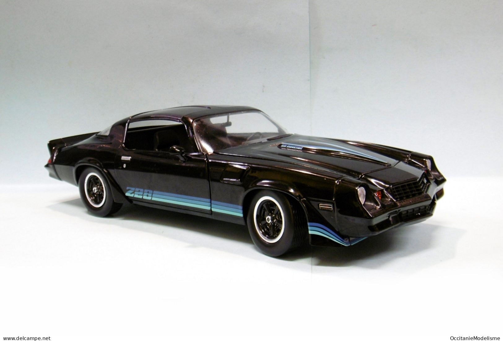 Greenlight - CHEVROLET CAMARO Z28 1981 noir réf. 13635 Neuf 1/18