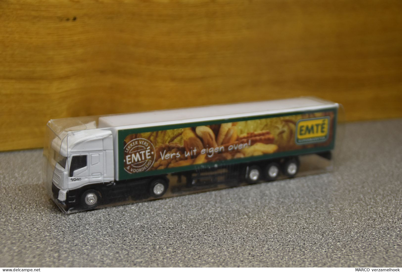 Vrachtwagen-truck 1040 EMTÉ Supermarkten Veghel (NL) Scale 1:87 - Echelle 1:87