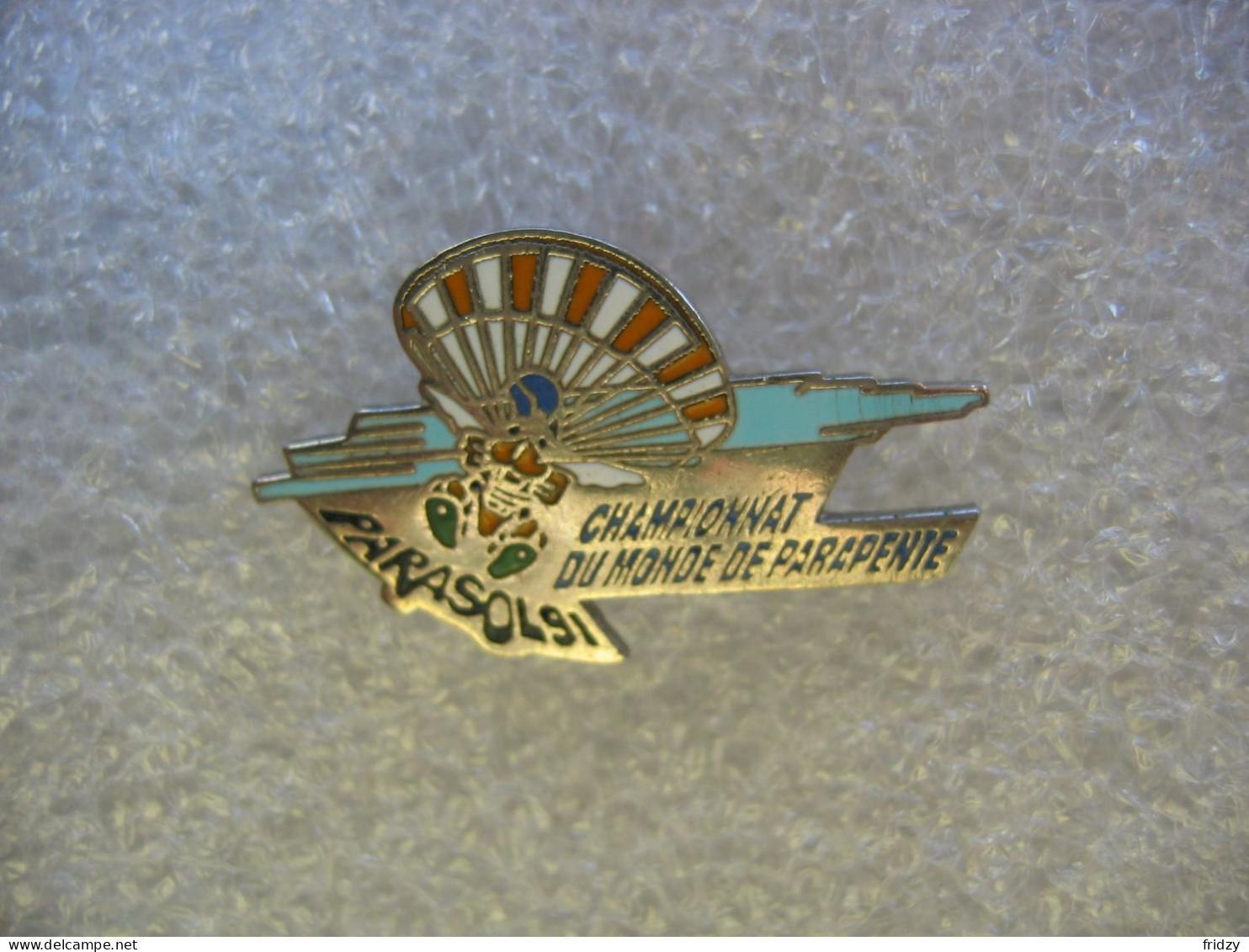 Pin's Du Championnat Du Monde De Parapente à Parasol En 91 - Paracaidismo