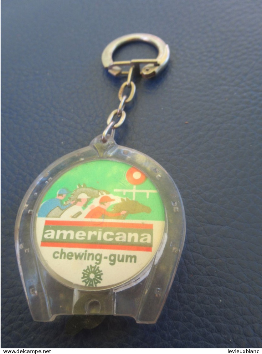 Porte-clé Ancien / Friandise /AMERICANA /Chewing-Gum/Avec Petit Jeu Au Verso / Vers 1960-1970             POC620 - Key-rings