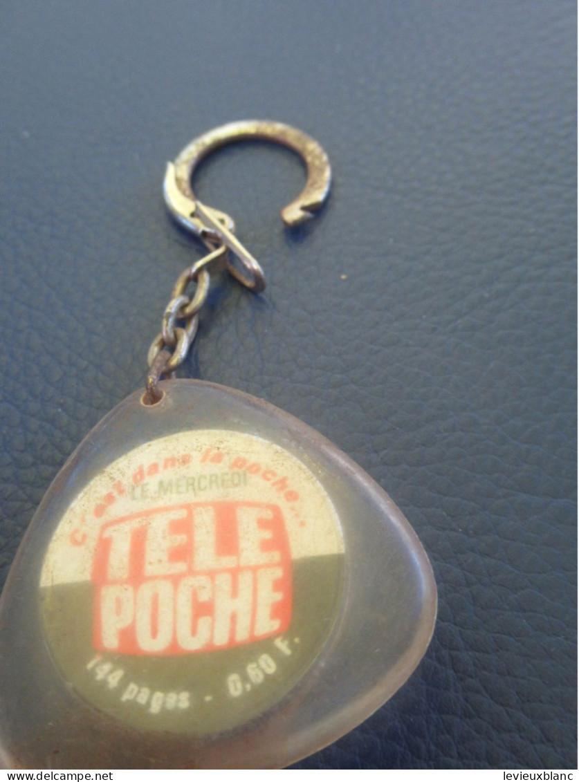 Porte-clé Ancien / Presse /Télé Poche /C'est Dans La Poche Le Mercredi/avec Kangourou Au Verso / Vers 1970-1990   POC627 - Porte-clefs